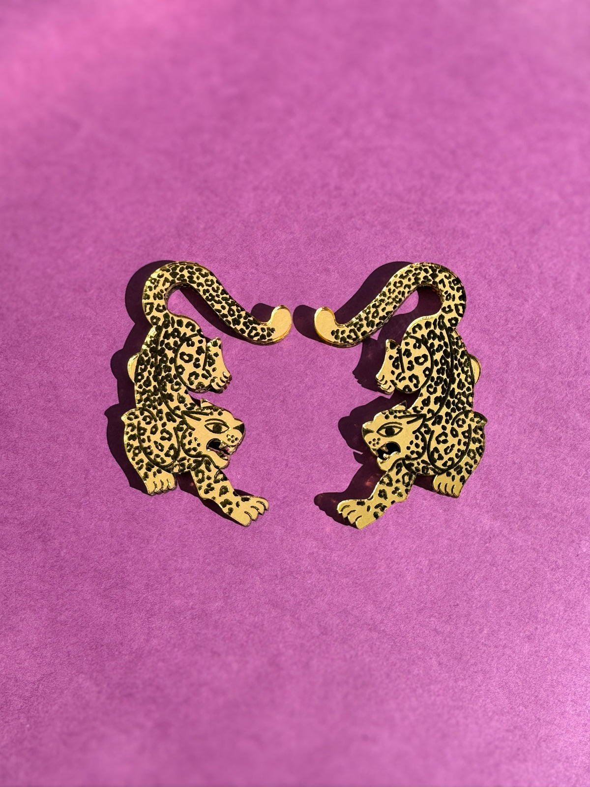 Pesos ligeros para dilatación Leopardo en metacrilato espejo dorado, old school tattoo