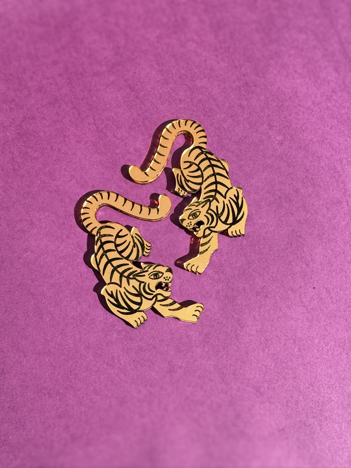 Pesos ligeros Tigre dorados para dilatación — detalle de la pieza
