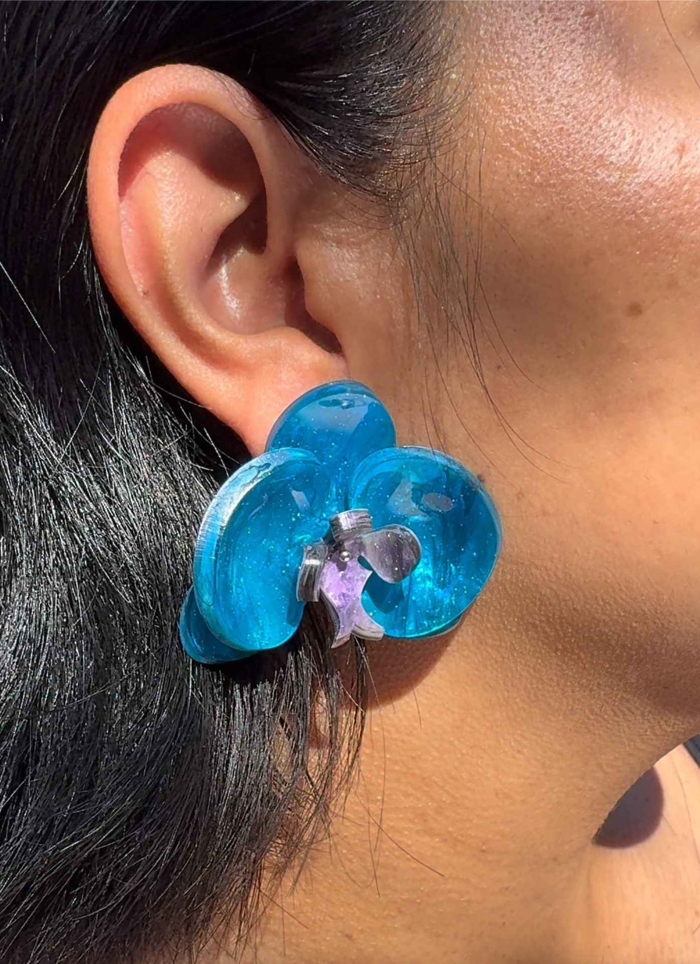 Pendientes Orquídea Blue Cosmos inspirados en el universo y los cielos estrellados